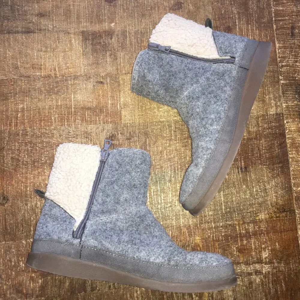 Chaco Revel Tall  Wool Chelsea Boot  Womens 7 Grey Ankle Bootie Comfy Cozy Warm